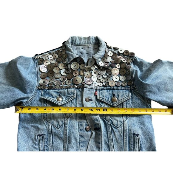 VTG. Levis Womens Denim Jacket Light Blue Buttons Sequin Pockets Long Sleeve - Picture 6 of 12